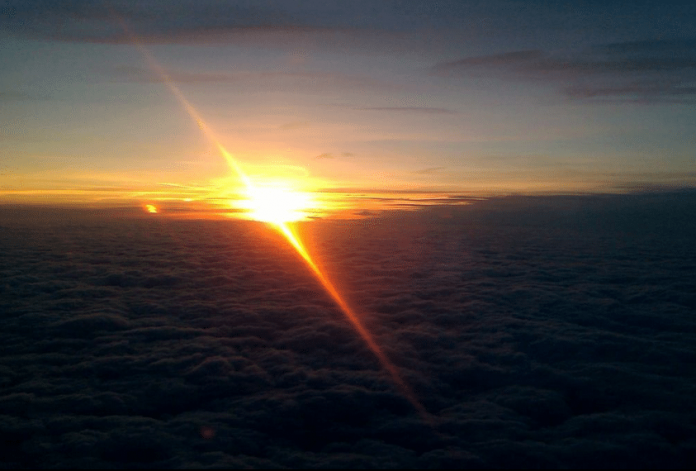 zapad slnka z lietadla
