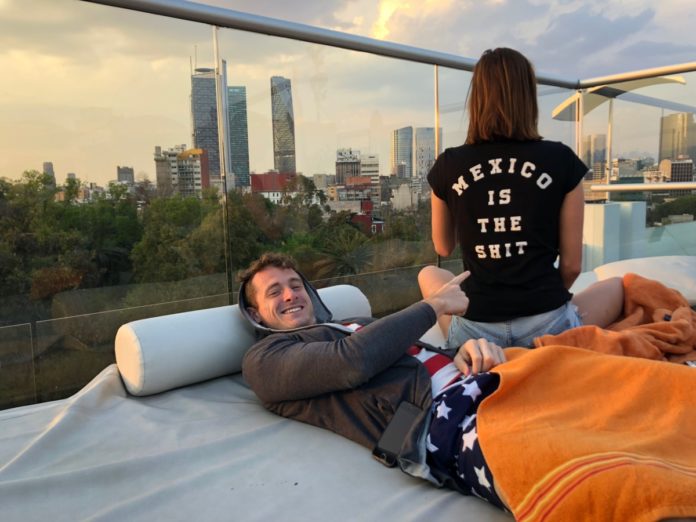 Ako byť silná žena? Na to majú odpoveď tieto ženy, ktoré vedia, ako byť silné. Stretol som ich na svojich potulkách svetom a naučili ma, že byť silný sa vypláca. Predsalen, odísť žiť za oceán nie je jednoduché rozhodnutie. Ako byť silná žena? Ony to vedia.