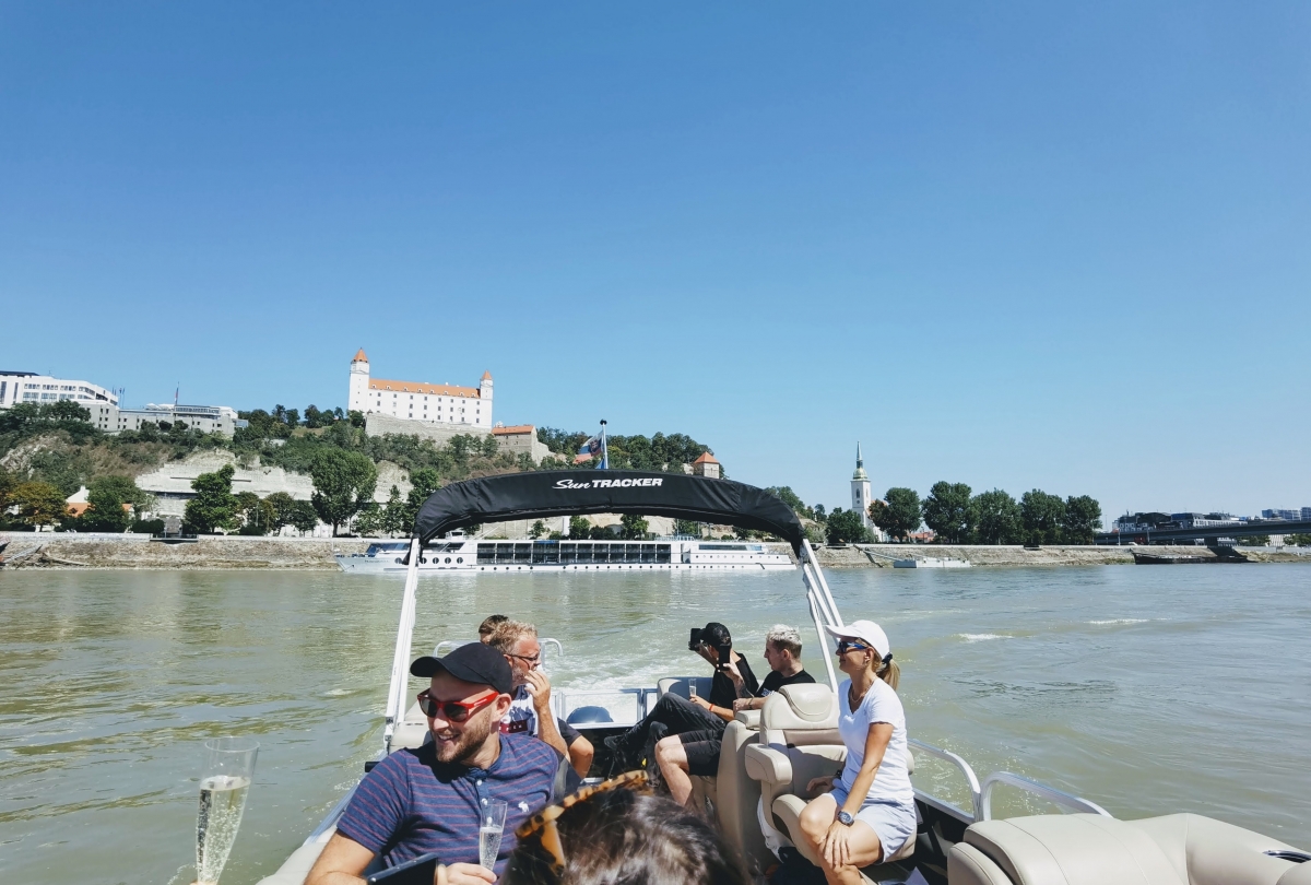 Výlet motorovým člnom po Dunaji