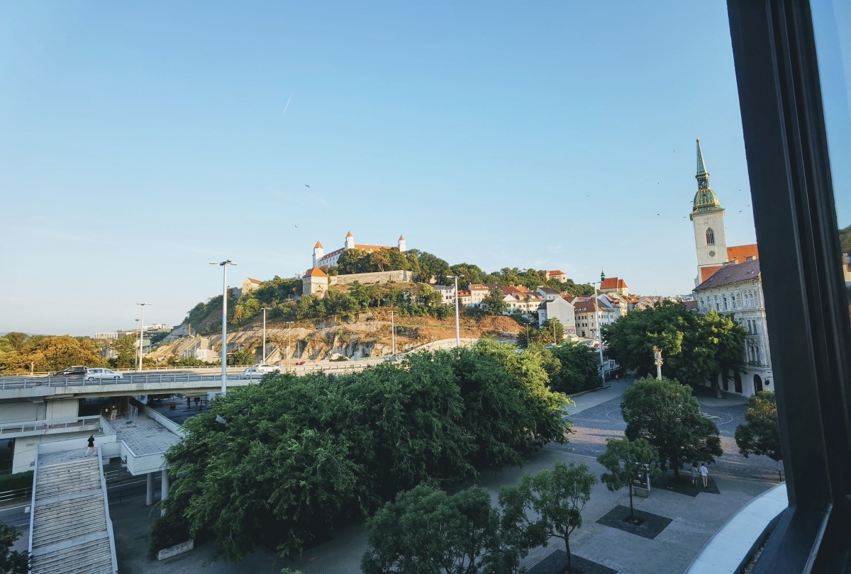 Výhľad na hrad z hotela Park Inn v Bratislave