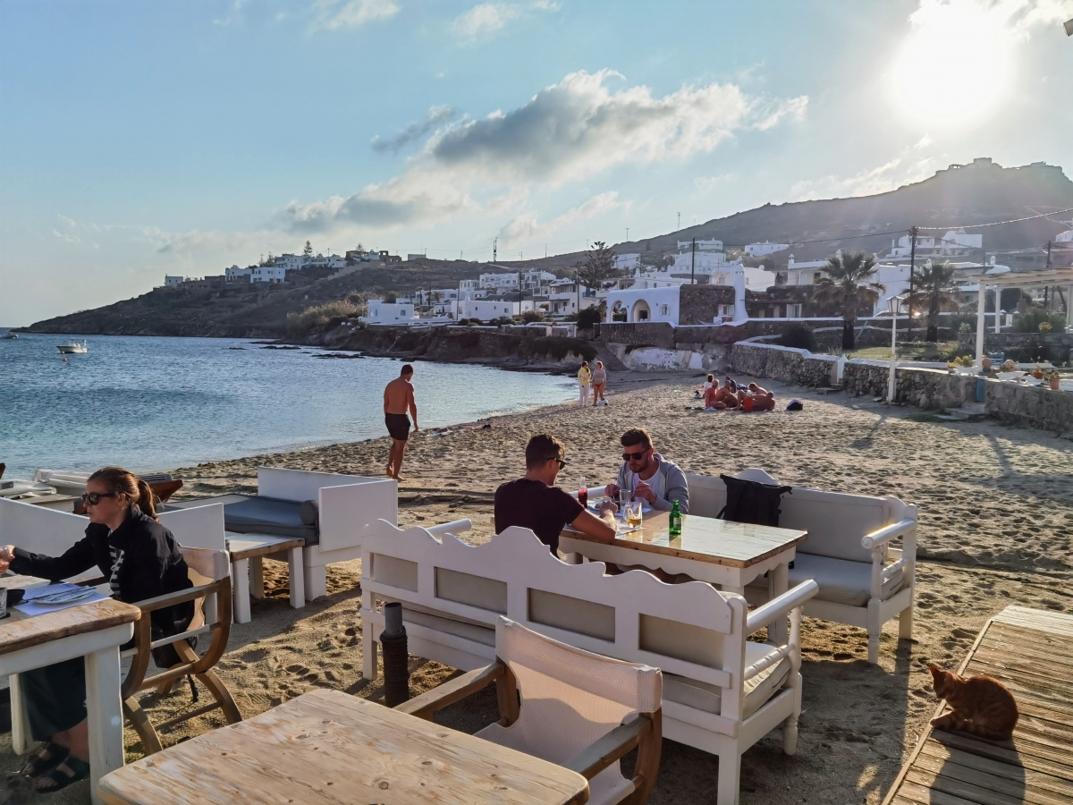 Aperanto Galazio Mykonos na pláži Ornos