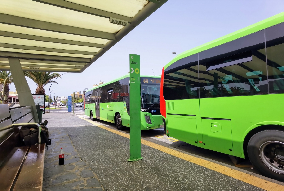 Cestovanie autobusom alebo prenájom auta na Tenerife
