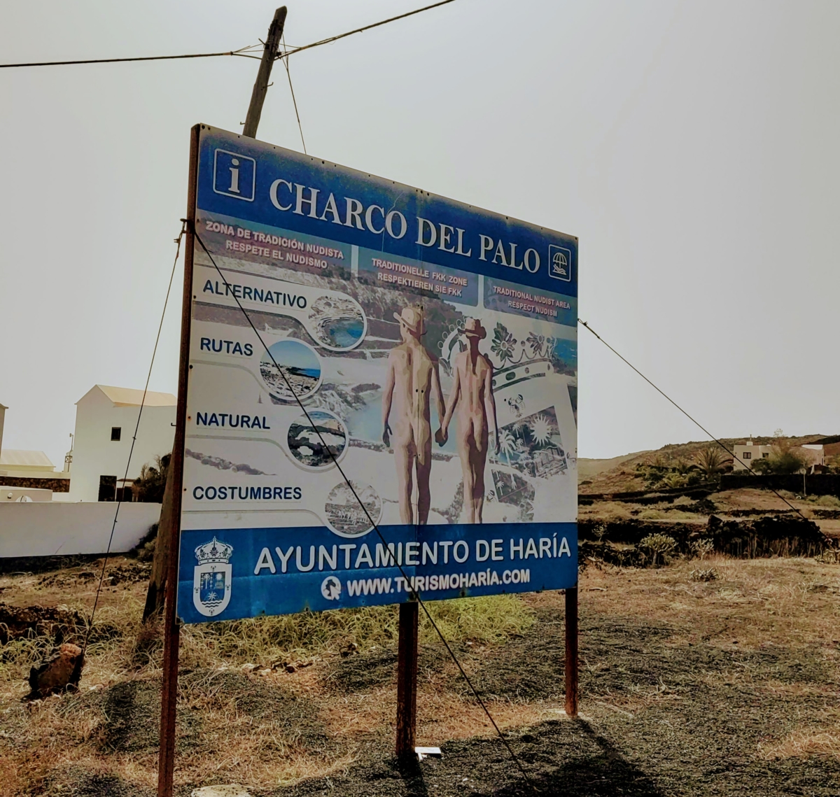 Vstup do nudistického mesta Charco de Palo.
