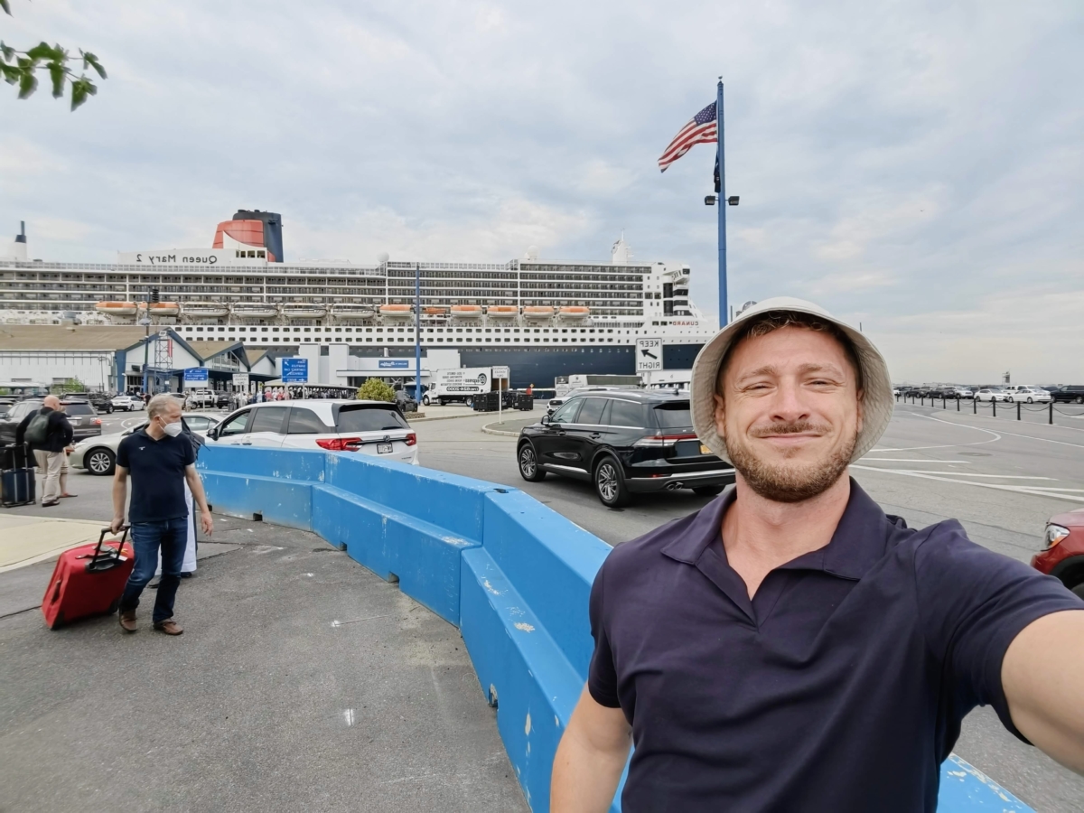 Vystúpenie z Queen Mary 2 v prístave v Brooklyne v New Yorku