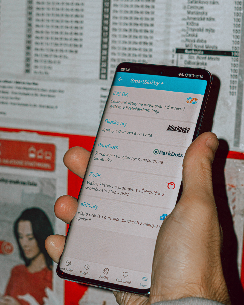 Aplikácia SmartBanking od ČSOB ponúka možnosť kúpiť si lístok na vlak, MHD či zaplatiť parkovanie