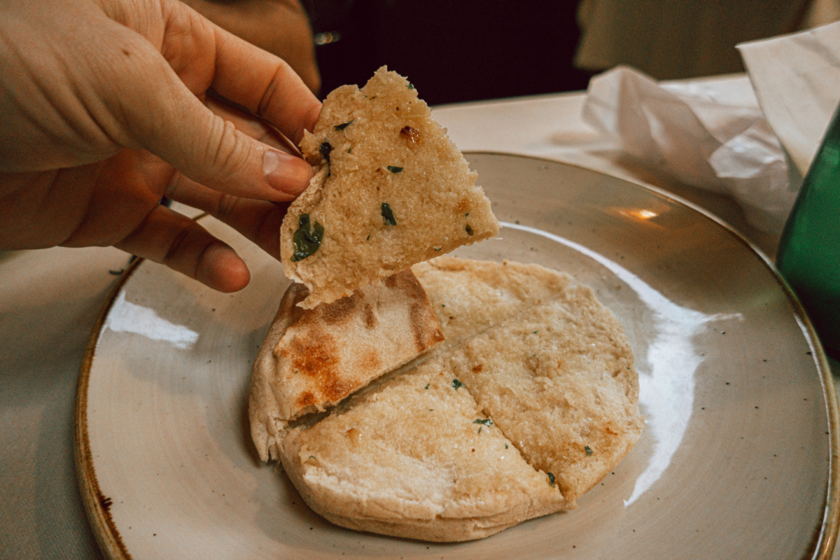 Bolo do Caco je typický chlieb Madeiry vyrobený z pšeničnej múky.