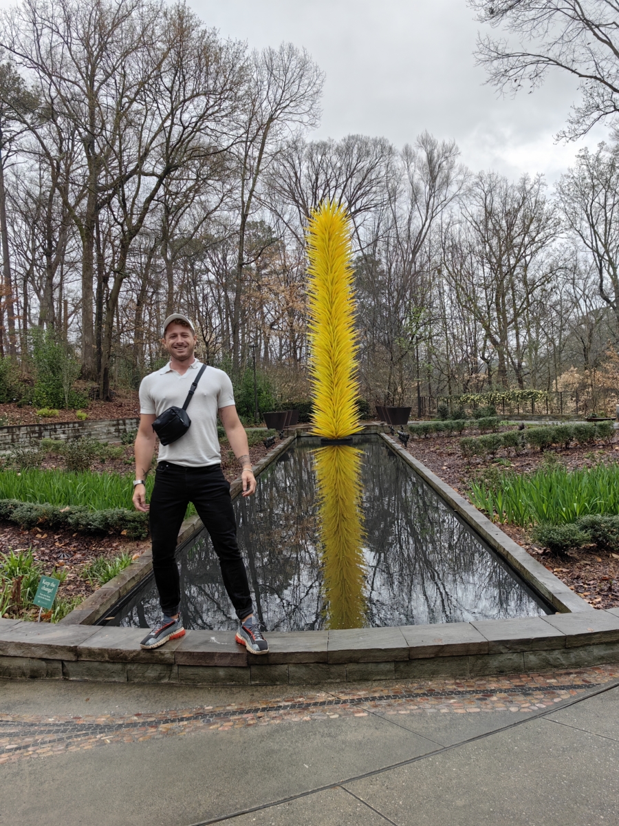 Radiant Yellow Icicle Tower v Botanickej záhrade v Atlante