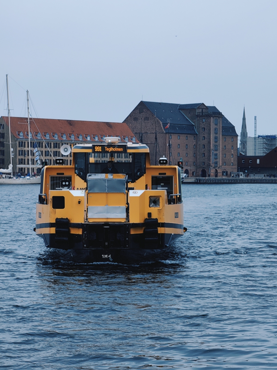 Water taxi loď v Kodani